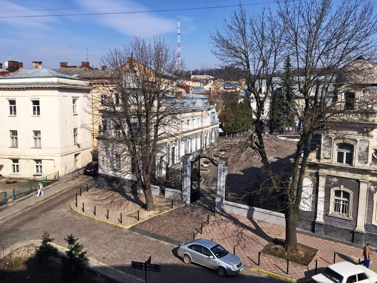 New York Hostel Lviv Exterior photo